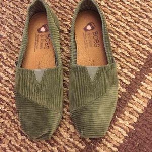 *SOLD* Bobs slip ons - size 6. Like new!