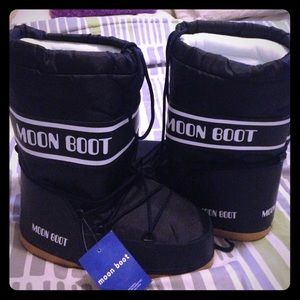 Moon Boots