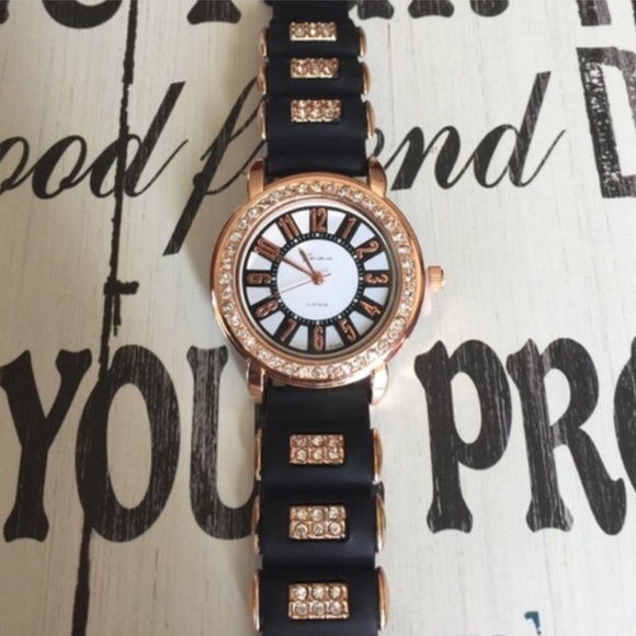 Black & gold rhinestone fashion watch - Picture 3 of 3