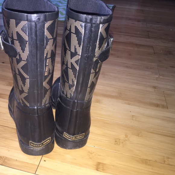 Authentic MK rain boots ❌‼SOLD ON MERCARII❌ - Picture 3 of 4