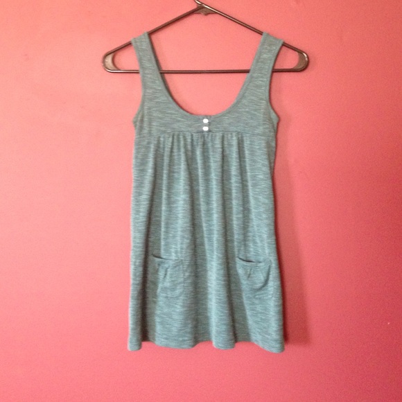 Green tank top - Picture 1 of 2