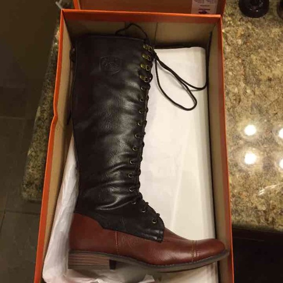 *SOLD* Rocket Dog Barker Lodge Boots - size 6