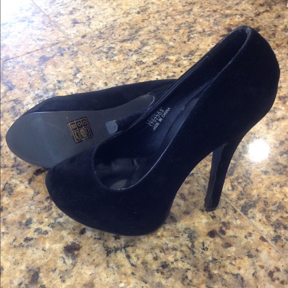 💣💣Black Heels💣💣