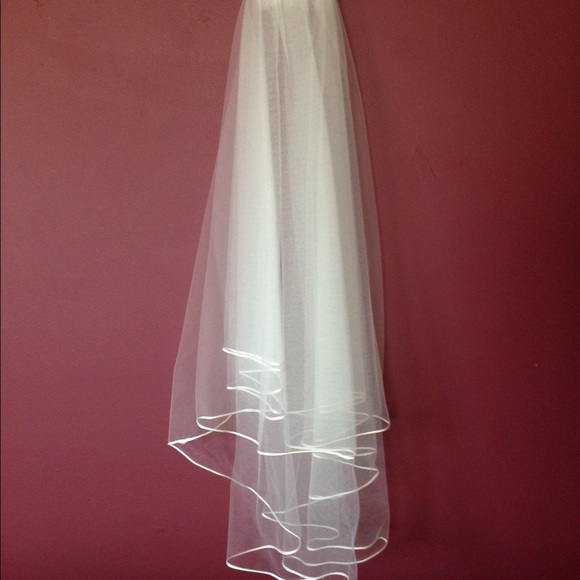 Wedding veil with ribbon hem - Picture 1 of 4