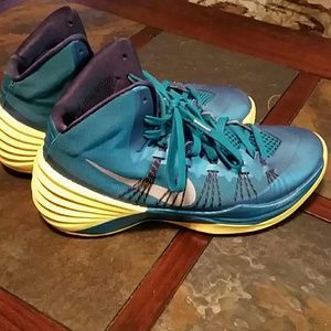 Nike Hyperdunk Men's size 8.5 teal and yellow