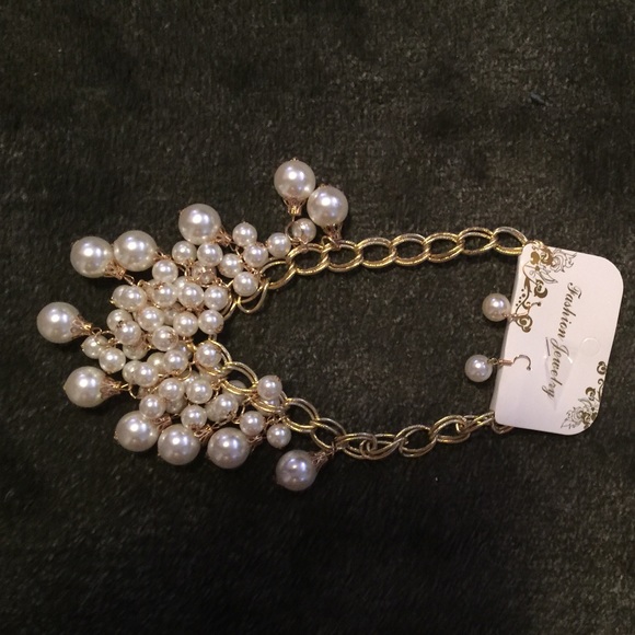 NWT beautiful pearl tassel necklace earrings set - Picture 3 of 4