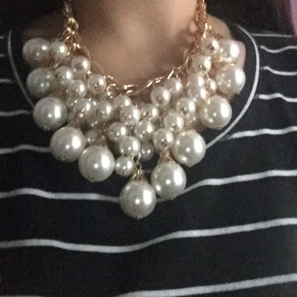 NWT beautiful pearl tassel necklace earrings set - Picture 4 of 4