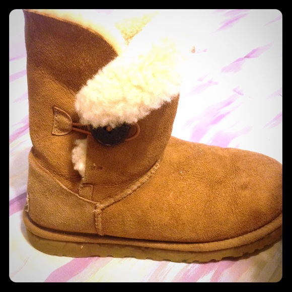 Tan short ugg boots