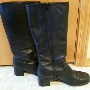 Naturalizer black leather boots