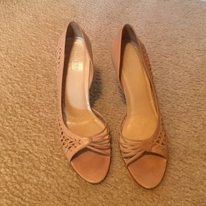 Guess size 7 heel