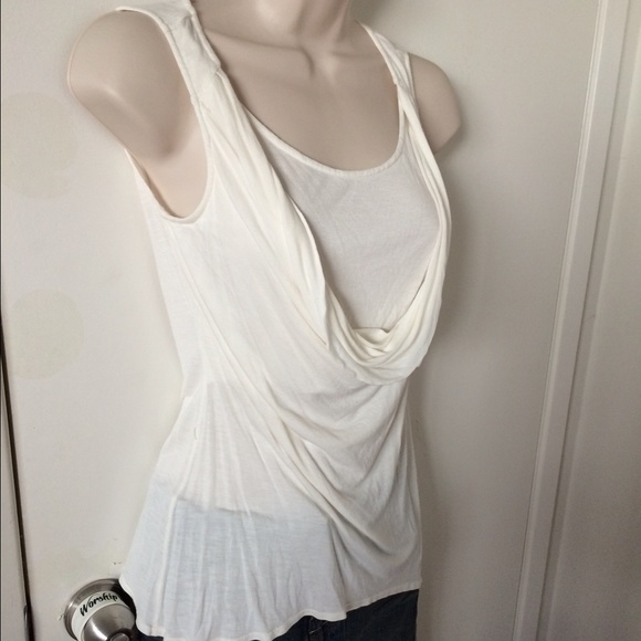 White top - Picture 2 of 4