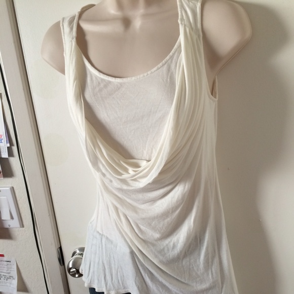 White top - Picture 3 of 4