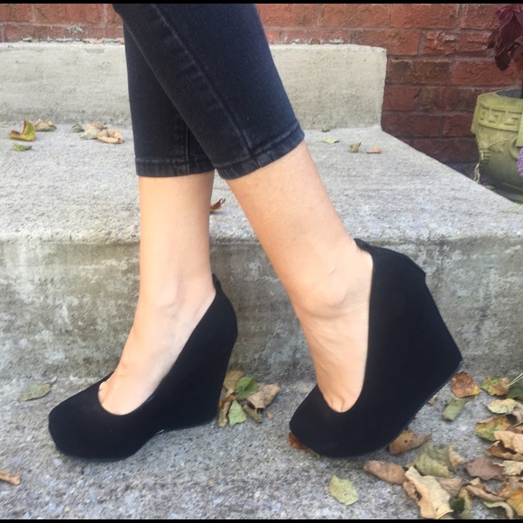 Black wedges !!