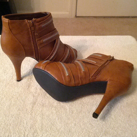 *** Twisted - Stephanie - Picture 4 of 4
