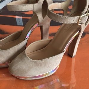 Nude holographic pumps