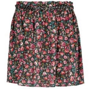Skirt w/ floral print