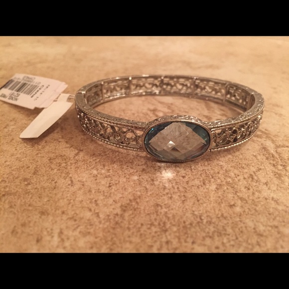 Silver bracelet with Cyprus blue gem