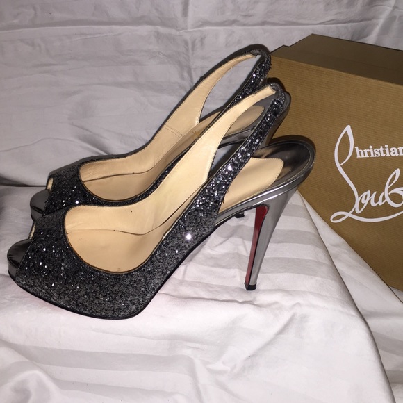 Christian Louboutin - Picture 2 of 4
