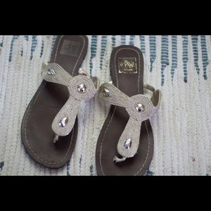 DV by Dolce Vita Gold Flip Flop 🍾🍾HP 5/3🍾🍾