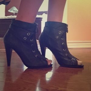 Gianni Bini booties