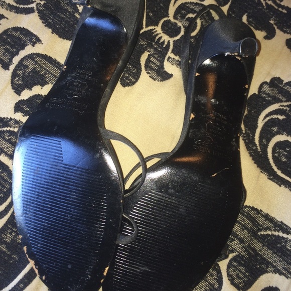 small hilled shoes - Picture 3 of 3