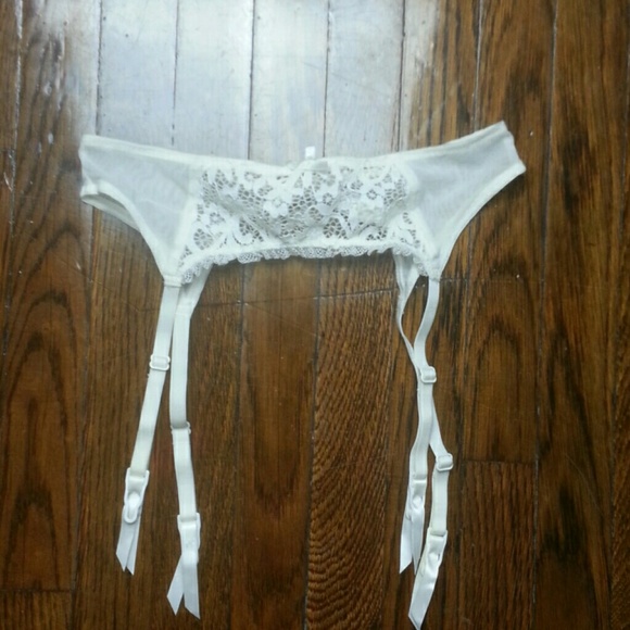 White harder belt pin up