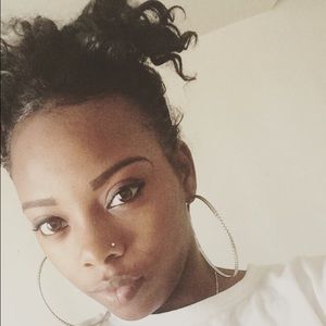 Meet your Posher, Clara