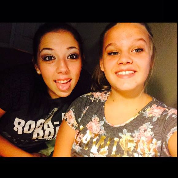 Meet your Posher, Faith-nichole - Picture 1 of 1