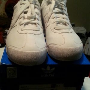 White samoa Adidas