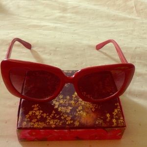 Red vintage frame gorgeous sunnies.