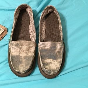 Women's size 9 Sanuks