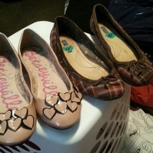 2 pairs of flats