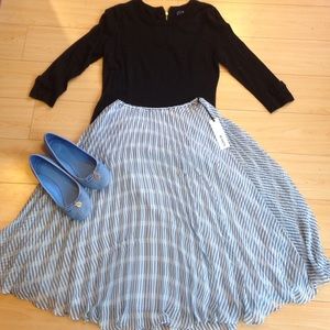 🎉host pick🎉 BB Dakota overcast blue stripe skirt