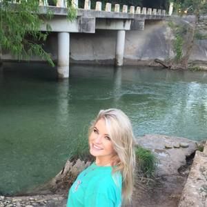 Meet your Posher, Alexis