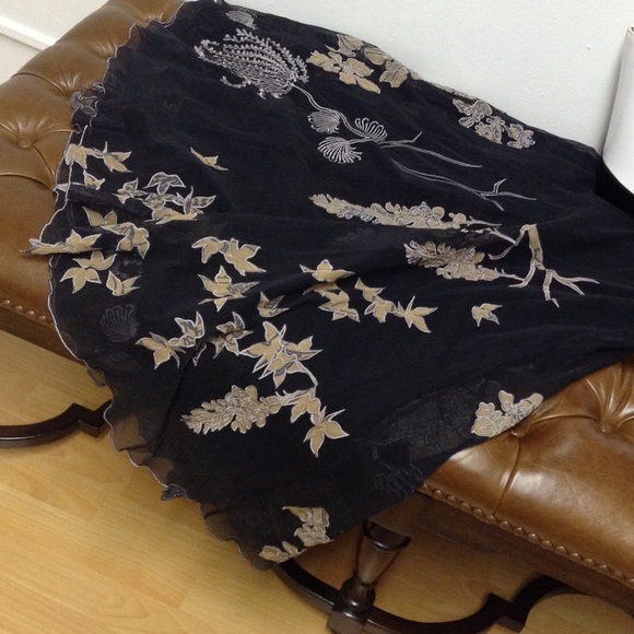 Beautiful Long skirt - Picture 2 of 4