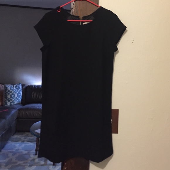 black short sleeve dress