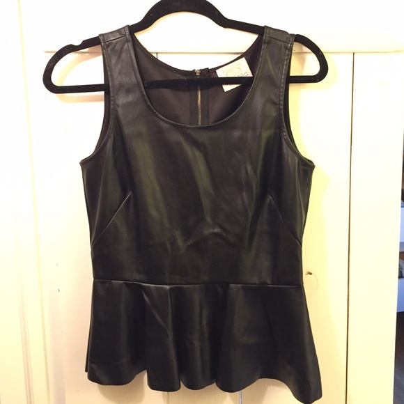 Vegan leather peplum top - Picture 2 of 2