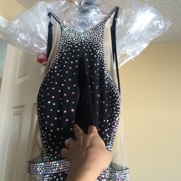 Like new, beautiful gown - Picture 2 of 4