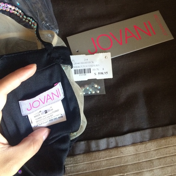 Like new, beautiful gown - Picture 4 of 4