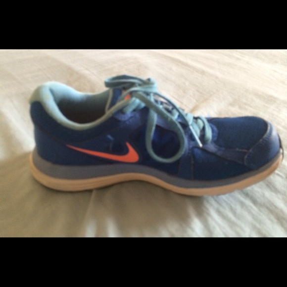 Nike shoes size 6 - Picture 1 of 3
