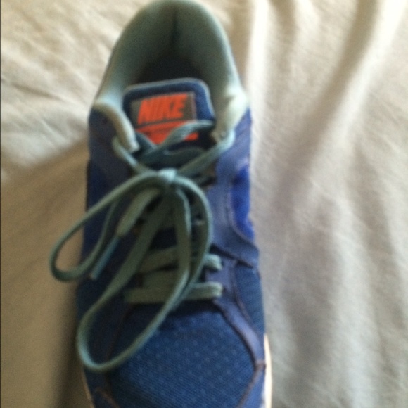 Nike shoes size 6 - Picture 2 of 3