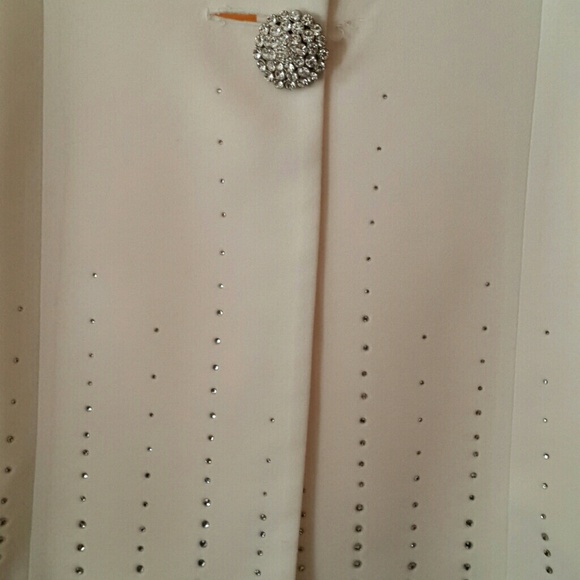 Off white skirt suit very nice with sequin trim - Picture 3 of 3