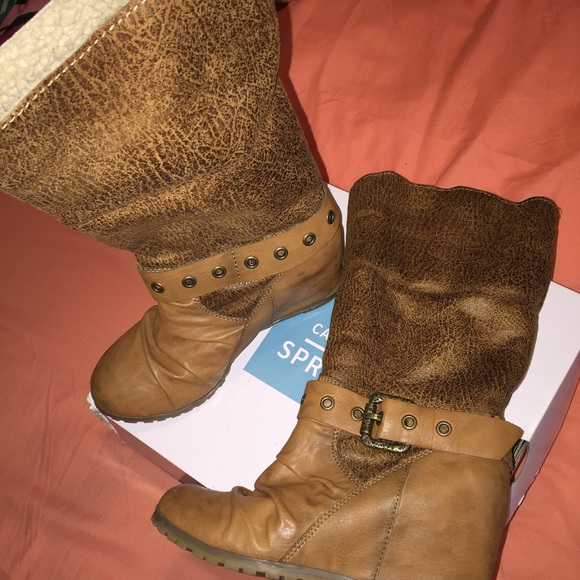 Boots - Picture 2 of 3
