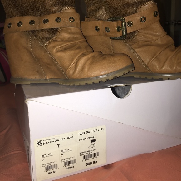 Boots - Picture 3 of 3