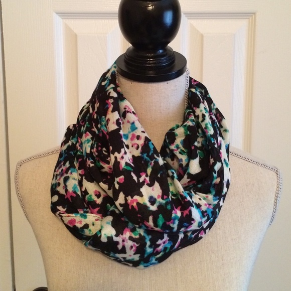 🔴SOLD!! 🔴NWT Kate Spade scarf - Picture 3 of 4