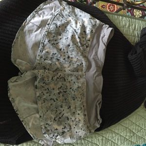lulu shorts size 6!