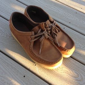 7.5 Clarks Wallabees