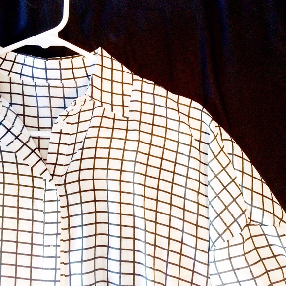 💋 SOLD 💋 Grid Dolman Shirt - Picture 3 of 4