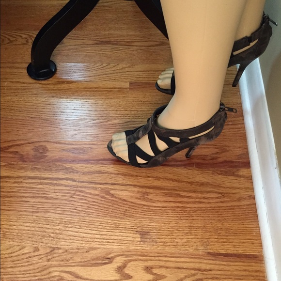 Heels - Picture 2 of 4