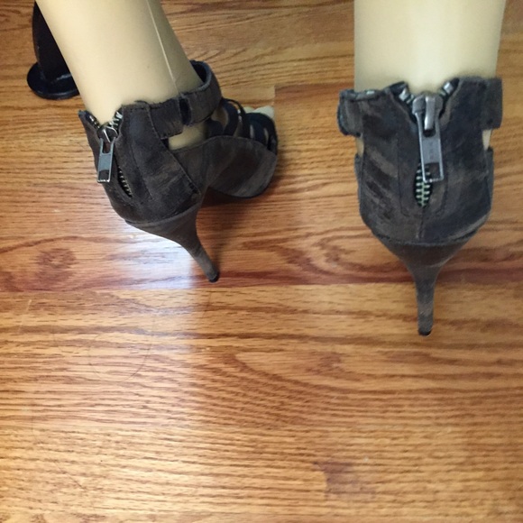 Heels - Picture 3 of 4